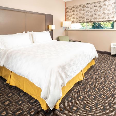 Holiday Inn Louisville East - Hurstbourne, An Ihg Hotel Екстериор снимка